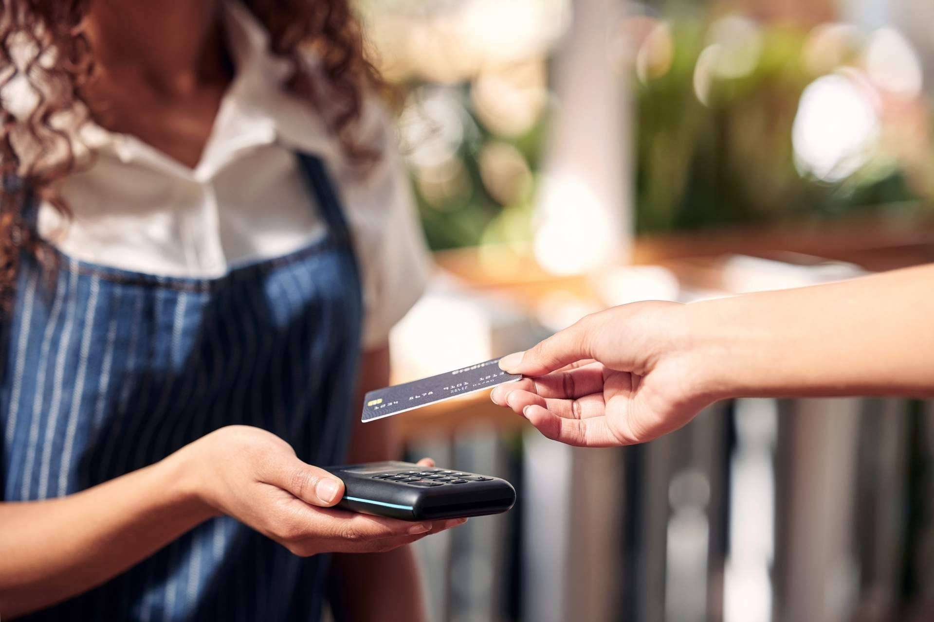 Tarjetas de crédito; una herramienta para transformar las finanzas personales de los latinos en Estados Unidos