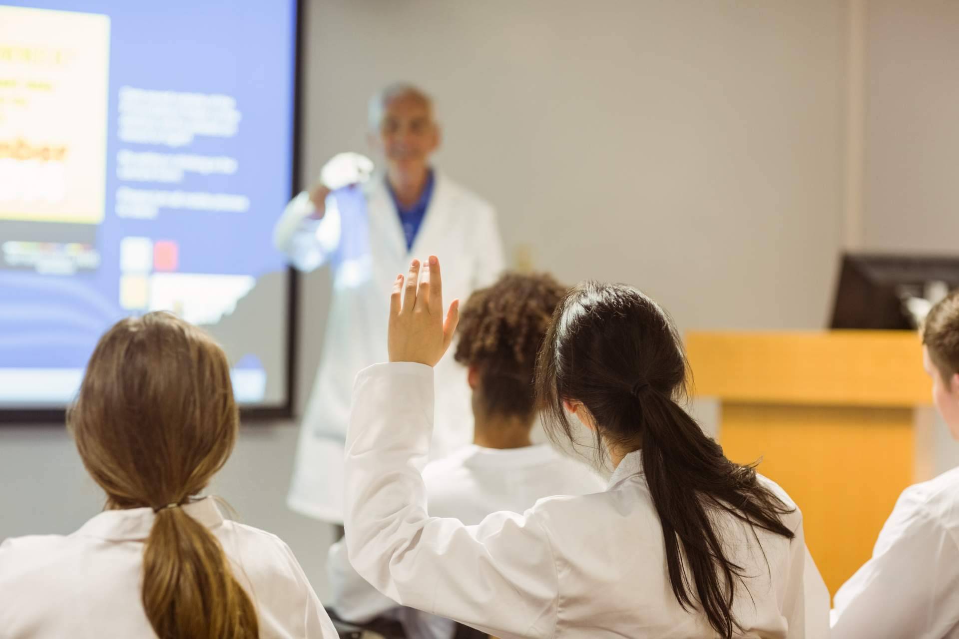 FIDE ofrece nuevos diplomados virtuales en el área de la salud con certificación de la Universidad Nacional de Piura (Perú) y la Universidad Vitoria-Gasteiz (España)